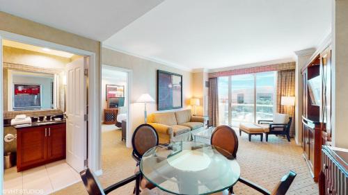 LADY LUCK'S VISTA - Private Balcony - Full Kitchen - Two Full Baths - Jetted Tub - Full MGM Grand Resort Access w No Resort Fee at MGM Signature, Las Vegas (Foto 3)