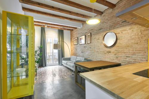 64 Apartment in a typical Barcelona's old building 5