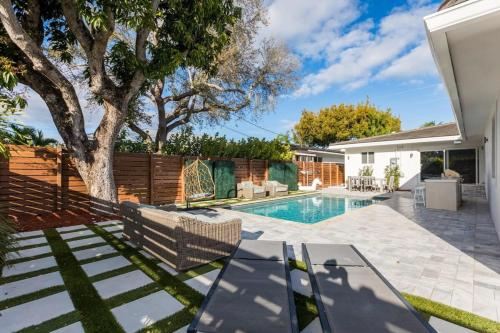 Heated Pool & BBQ | Olas Villa by RoveTravel