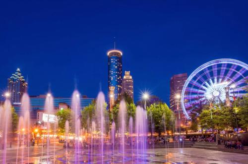 Downtown Oasis - Location - Comfort - Style - Tap to explore photos