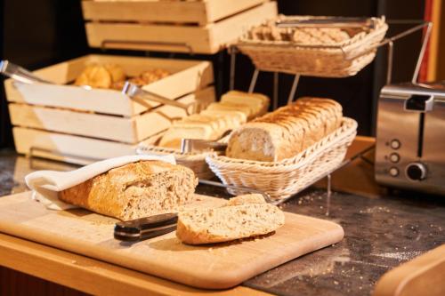 Jalta Boutique Hotel - image 26