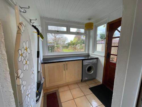 設施, 1930s 3Bed House in Quiet Village w/ Large Garden in 畢曉普頓