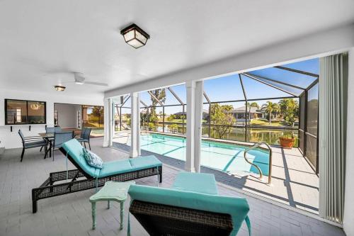 Relax & Play! 3BR Pool Home in Cape Coral - Pet-Friendly with Game Room, Cape Coral (zdjęcie 4)