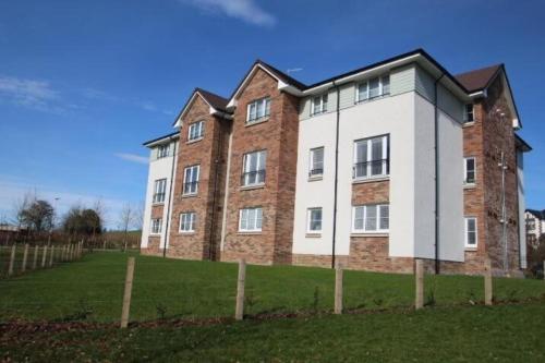 2 bedroom luxury flat in quiet village of Bishopton