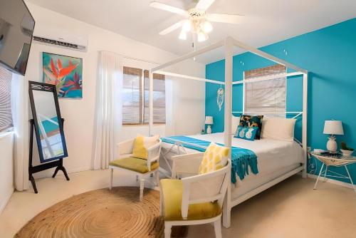 Fantastic Island House 1 mile to the beach with heated pool in Sarasota, USA
