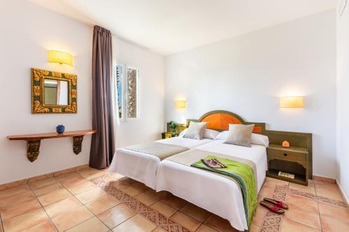 One-Bedroom Apartment image 4