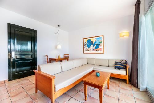 One-Bedroom Apartment image 5