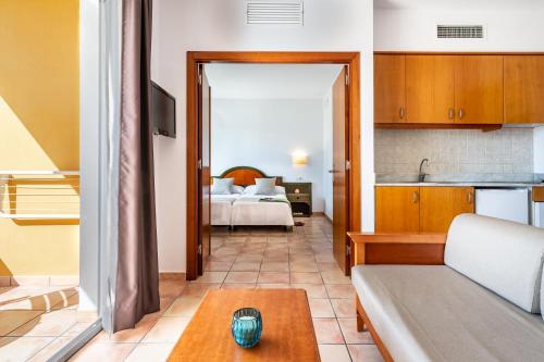 One-Bedroom Apartment image 2