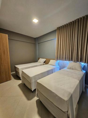 1 queen bed, 1 twin bed