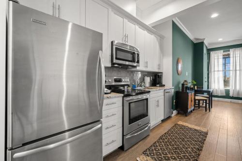 NEW! Sangria Suite - Upscale Ybor City Studio, Right On 7th Ave in Tampa, USA