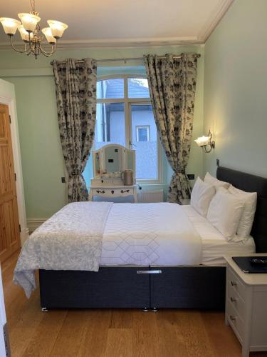 Shandon Bells Guest House Room Type - Deluxe Double Room