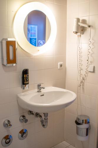 Double Room with Shared Bathroom image 9