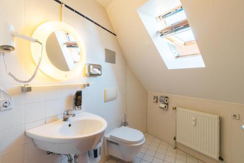 St Christopher's Apartments - image 5