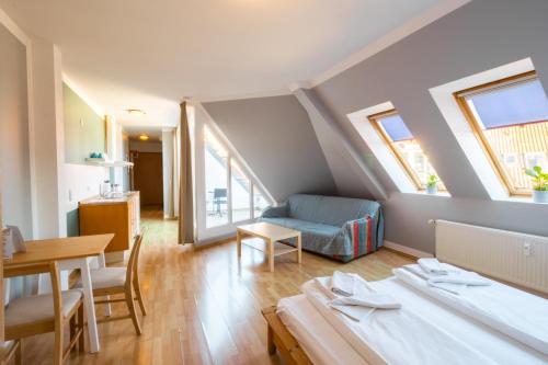 St Christopher's Apartments - image 3