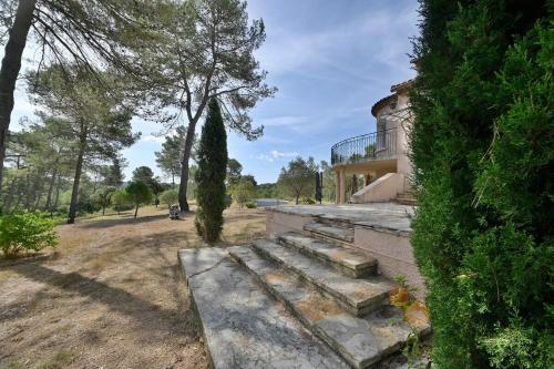 Villa 12 personnes - 1 hectare de parc naturel - piscine