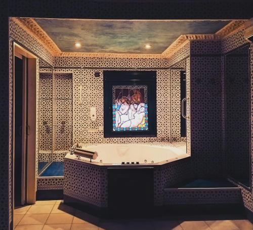 room detail thumbnail 2