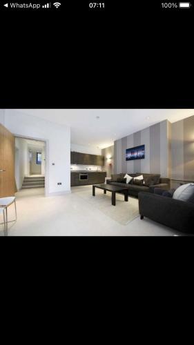 Mayfair Modern 2 Bed Home