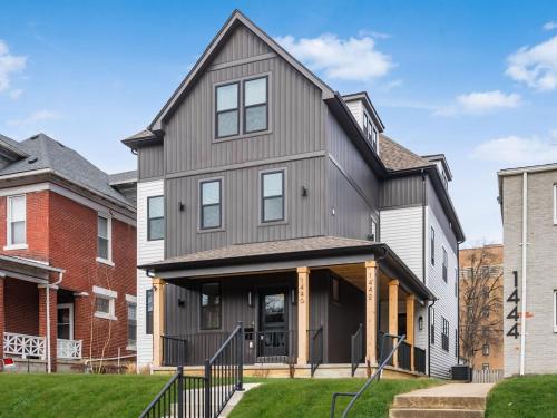 Modern Luxury 4BR 3 5BA Oasis in Historic Old Town East PD in Columbus, USA