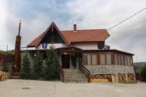 . Pensiunea Taverna Bucium