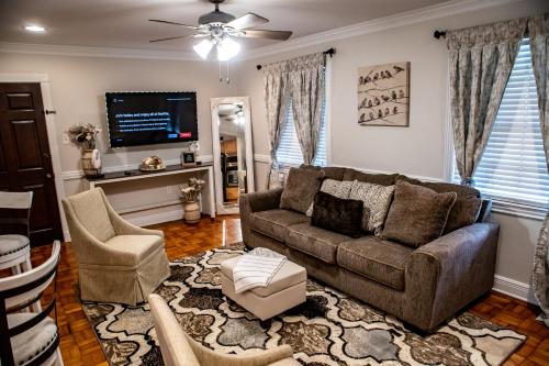 Chic 1 Bed Condo with Pool, Hot Tub, and Parking Near Downtown Mobile, Mobile (fotografie 10)