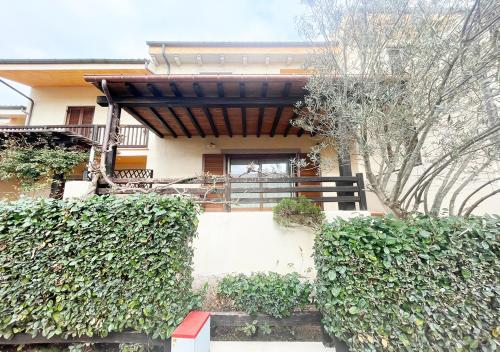 Pgs Immobiliare srls Guardioli Bouganville Villetta a schiera con terrazza attrezzata e posto auto privato La Maddalena