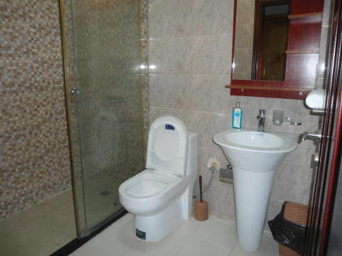 One-Bedroom Apartment image 10