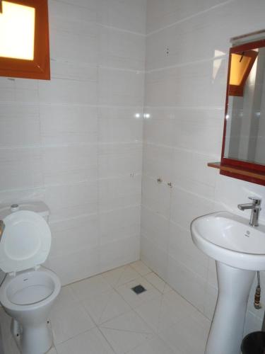 One-Bedroom Apartment image 6