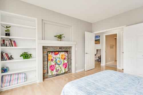 Spacious Group Retreat with Office Gym and More! - image 6