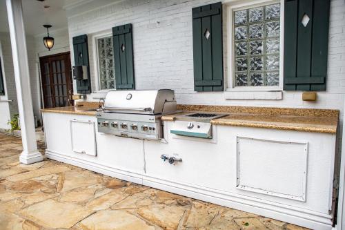 Chic 1 Bed Condo with Pool, Hot Tub, and Parking Near Downtown Mobile, Mobile (fotografie 3)