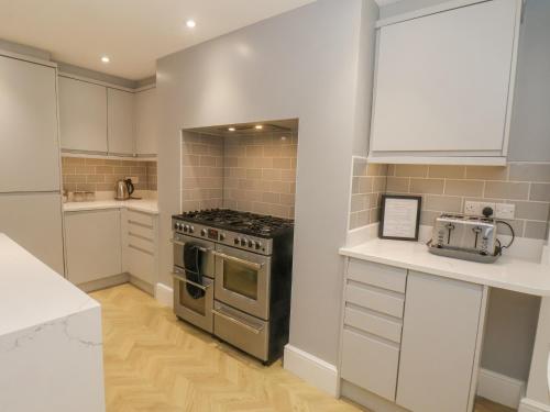 Station House - image 4