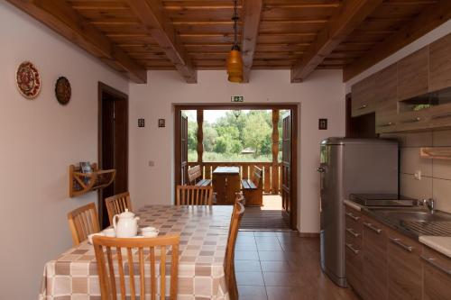 ห้องครัว, Csodaszarvas Vendeghazak in โซพรอน