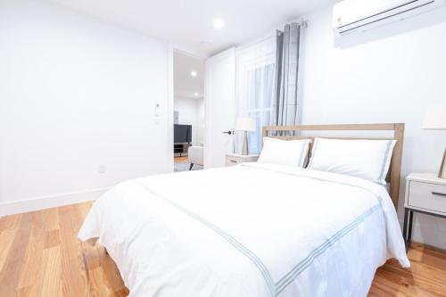 323-1 Specious 2BR Williamsburg in Brooklyn, USA