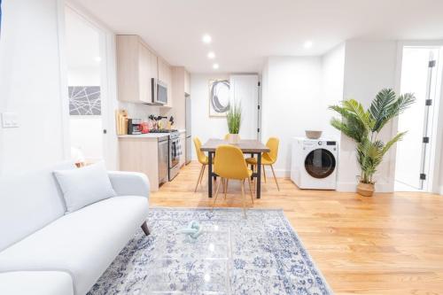 323-1 Specious 2BR Williamsburg in Brooklyn, USA