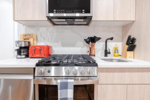 323-1 Specious 2BR Williamsburg in Brooklyn, USA