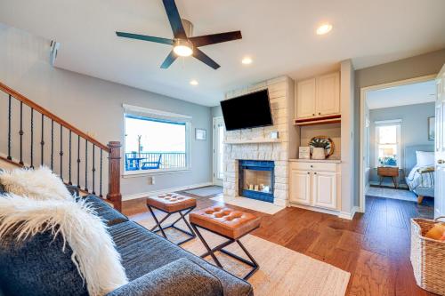 Canyon Lake Retreat with 2 Decks and Lake Views! - main image