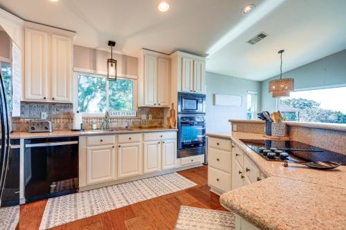 Canyon Lake Retreat with 2 Decks and Lake Views! - image 10