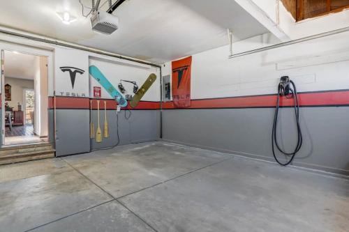 Cottonwood Crossing Parkside w Tesla EV Charger in Colorado Springs, USA