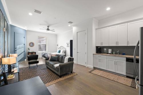 NEW! Mojito Manor - Stunning Studio On 7th Ave in Tampa, USA