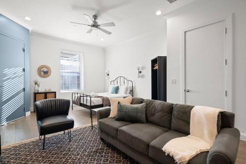 NEW! Mojito Manor - Stunning Studio On 7th Ave in Tampa, USA