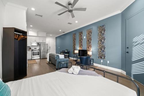 NEW! Mojito Manor - Stunning Studio On 7th Ave in Tampa, USA