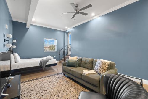 NEW! Havana Hideaway - Gorgeous Ybor City Studio on 7th Ave in Tampa, USA