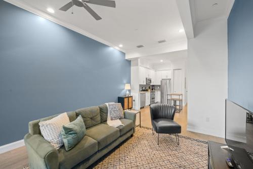 NEW! Havana Hideaway - Gorgeous Ybor City Studio on 7th Ave in Tampa, USA