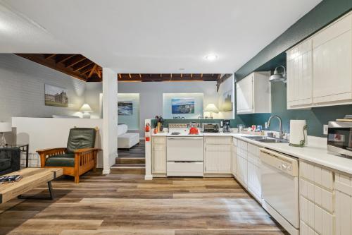 Kitchen, THE CARRICK in Bisbee (AZ)