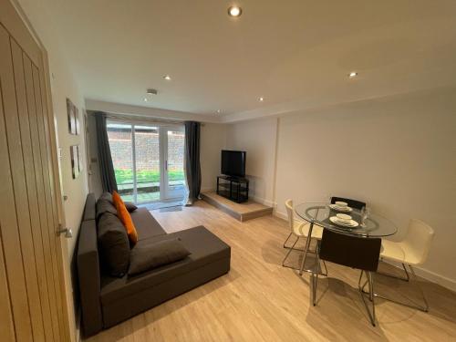 Lovely 1 bed apartment in the heart of High Wycombe town centre - Apartment - High Wycombe