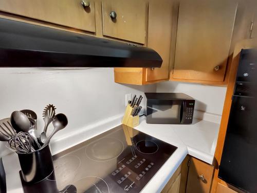Charming Family Friendly 3br Duplex Close To Drake in Drake Park