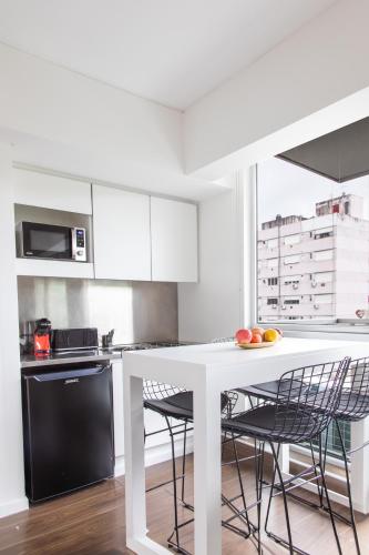 Fliphaus Austria 2500 - Lux 1 Bd Pool Recoleta - Tap to explore photos