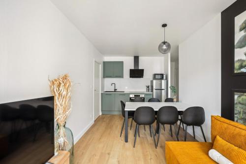 مطبخ, Le Coste - Spacious and bright apartment in 4e arrondissement