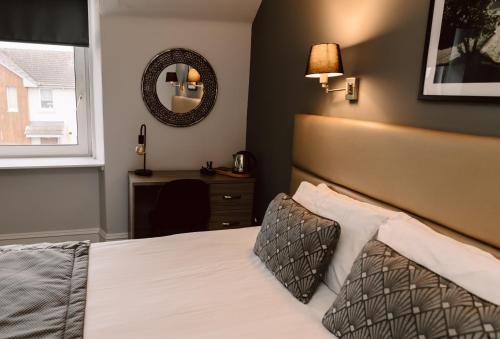 532643978 Newmachar Hotel