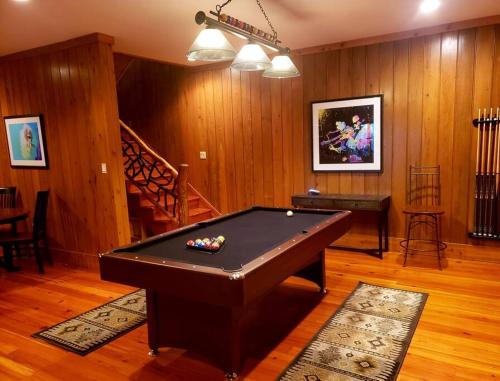 Wolf Lake Retreat in Tuckasegee, USA
