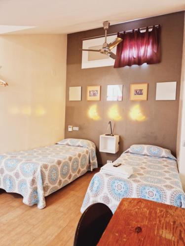 Twin Room image 4